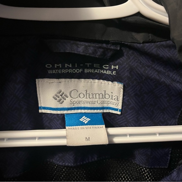 Woman’s Columbia Rain Jacket Medium - Picture 3 of 3